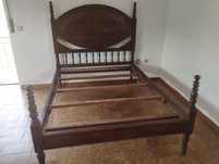 Cama antiga, para desocupar