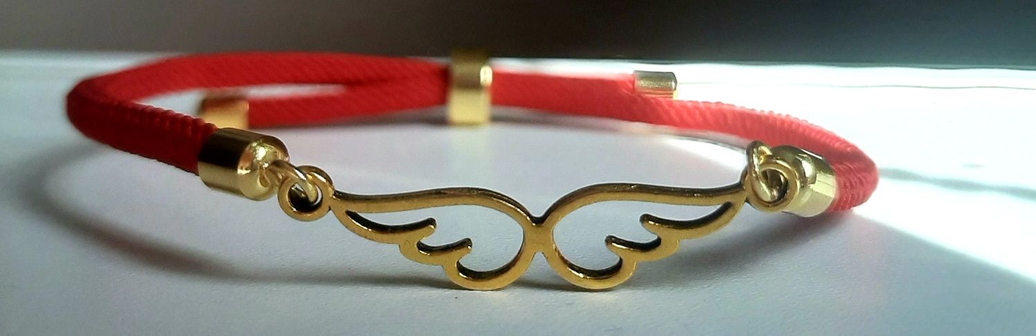Bransoletka czerwona ze skrzydłami handmade biżuteria