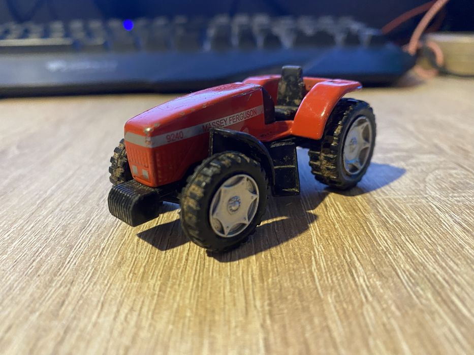 Traktorek Massey Ferguson SIKU