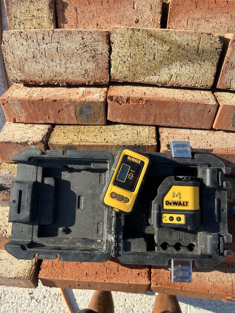 Лазерний рівень DeWALT
