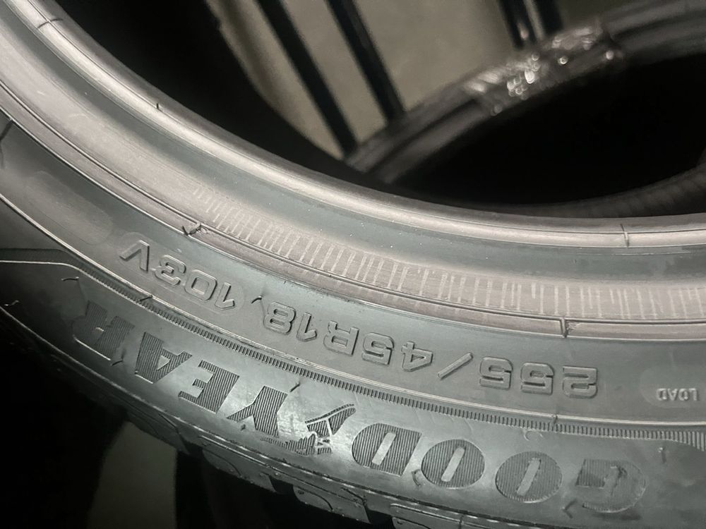 255/45/18 R18 Goodyear UltraGrip Perfomance+ 4шт нові зима