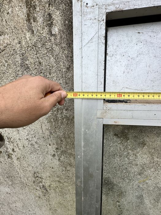 Porta de Aluminio completa com postigo