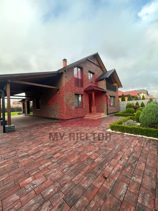 Продаж будинку гарного будинку.