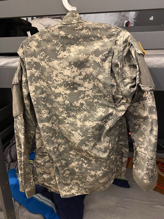 Bluza wojskowa we wzorze ucp rozmiar small-long + naszywki