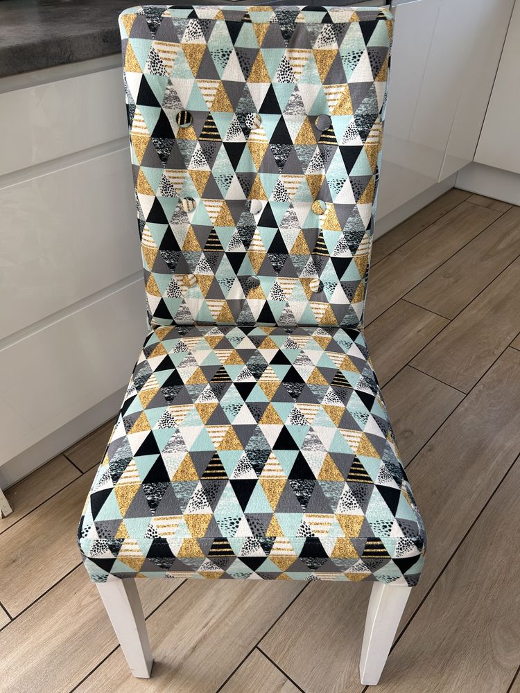 Sprzedam 4 krzesła tapicerowane