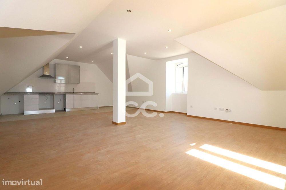 Apartamento T0 novo para arrendamento, no centro da Vila do Avelar.