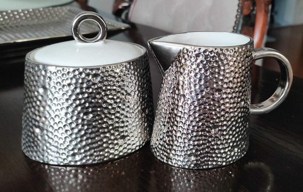 Cukiernica .mlecznik i taca .kolor srebrny