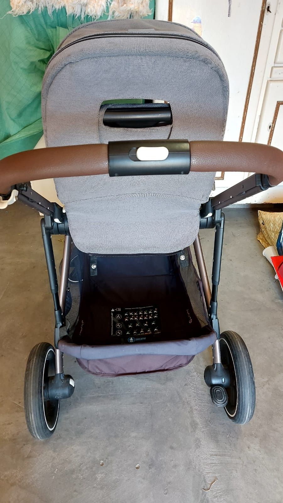 Carrinho de bebé Cybex com a possibilidade para gémeos.