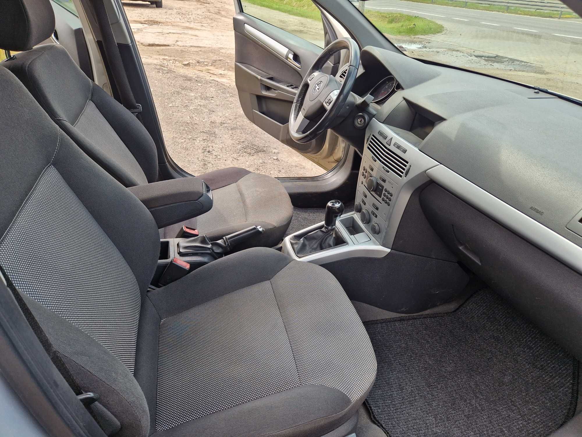 Opel Astra z Danii ! Zarejestrowany ! Benzyna ! 2010 Rok ! Klima !