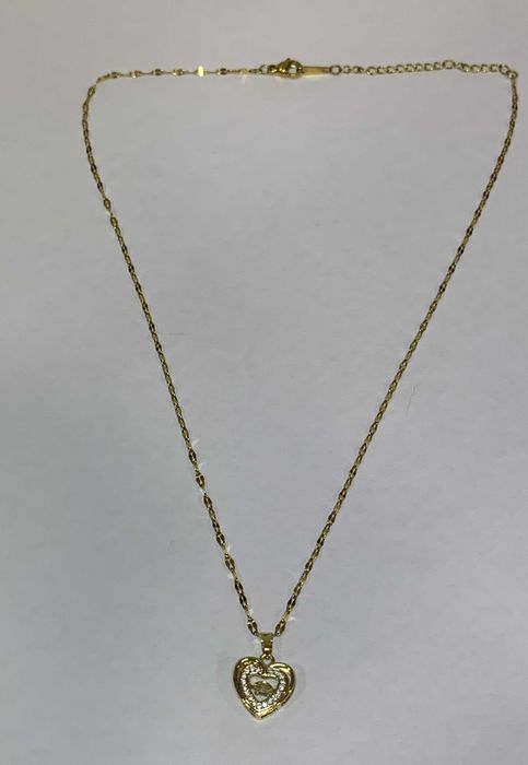 Colar em aço inoxidável com coração brilhante