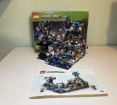Конструктор LEGO Minecraft Битва в глибокій темряві (21246)