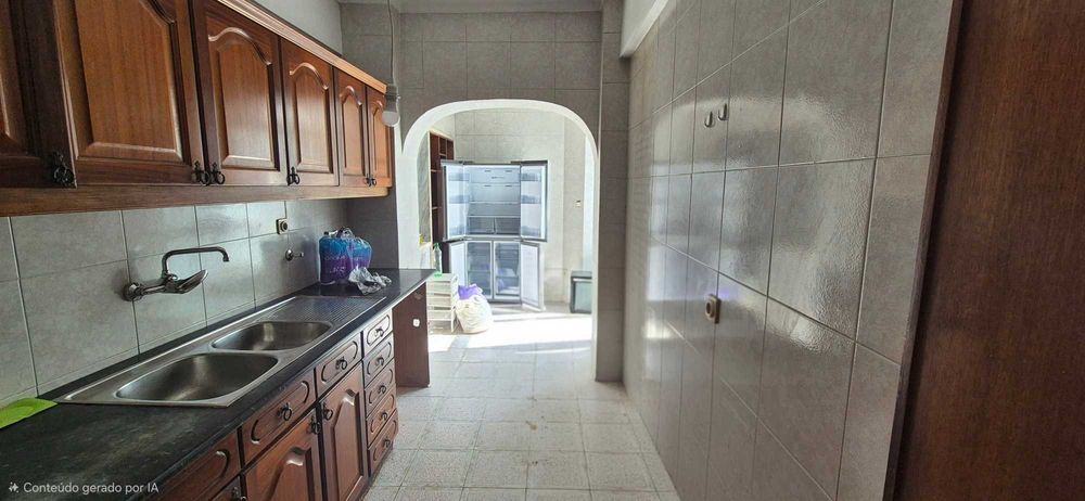 Vende-se T2 no Cacém junto á estação de comboios.