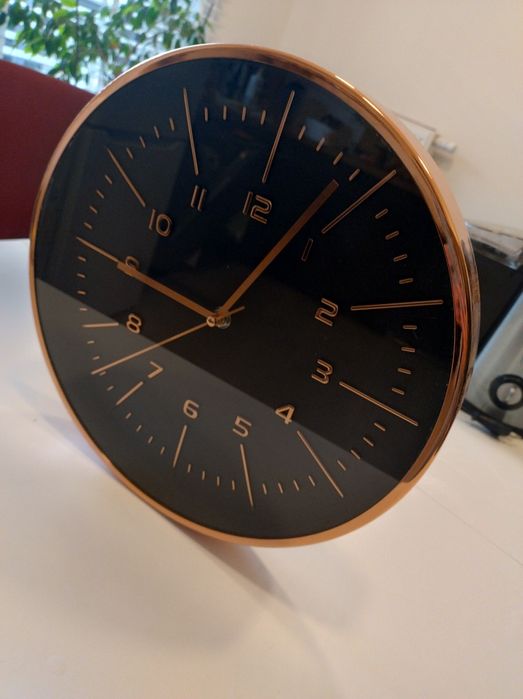 Elegancki zegar ścienny