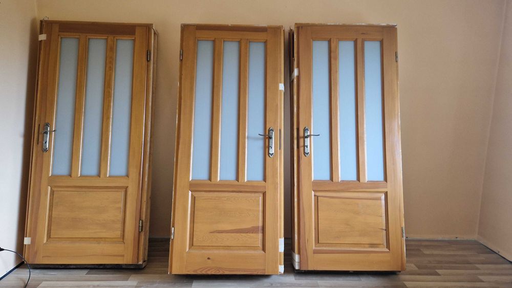 Drzwi drewniane wewnętrzne 80 z futrynami