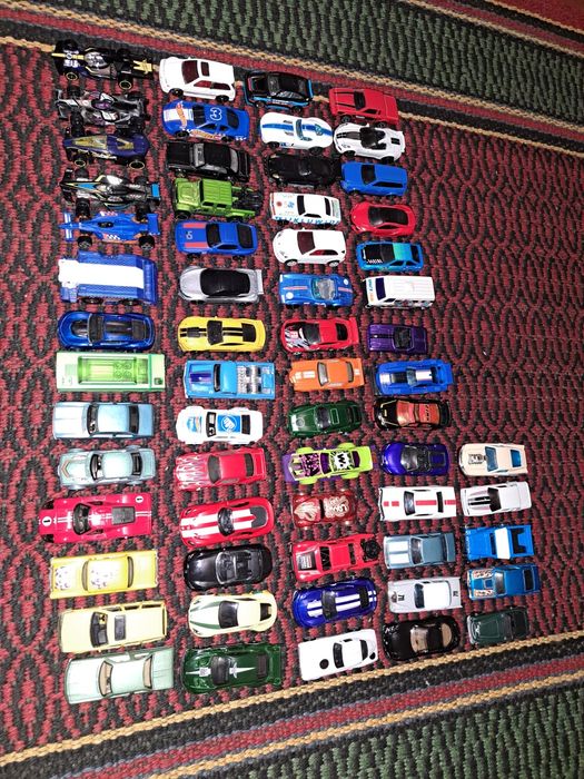 Машинки Hot-Wheels