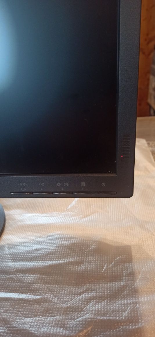 Monitor lenovo 24"