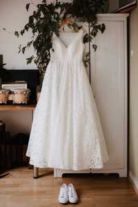 Klasyczna, żakardowa suknia ślubna