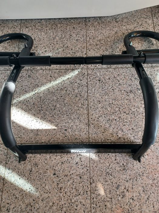 Barra de elevações para porta