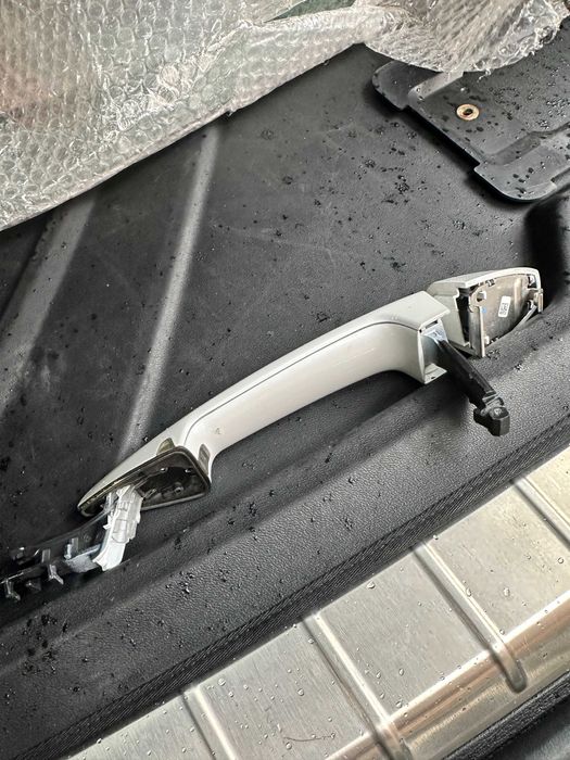 ручка дверей зовнішня ліва передня bmw X1 F48