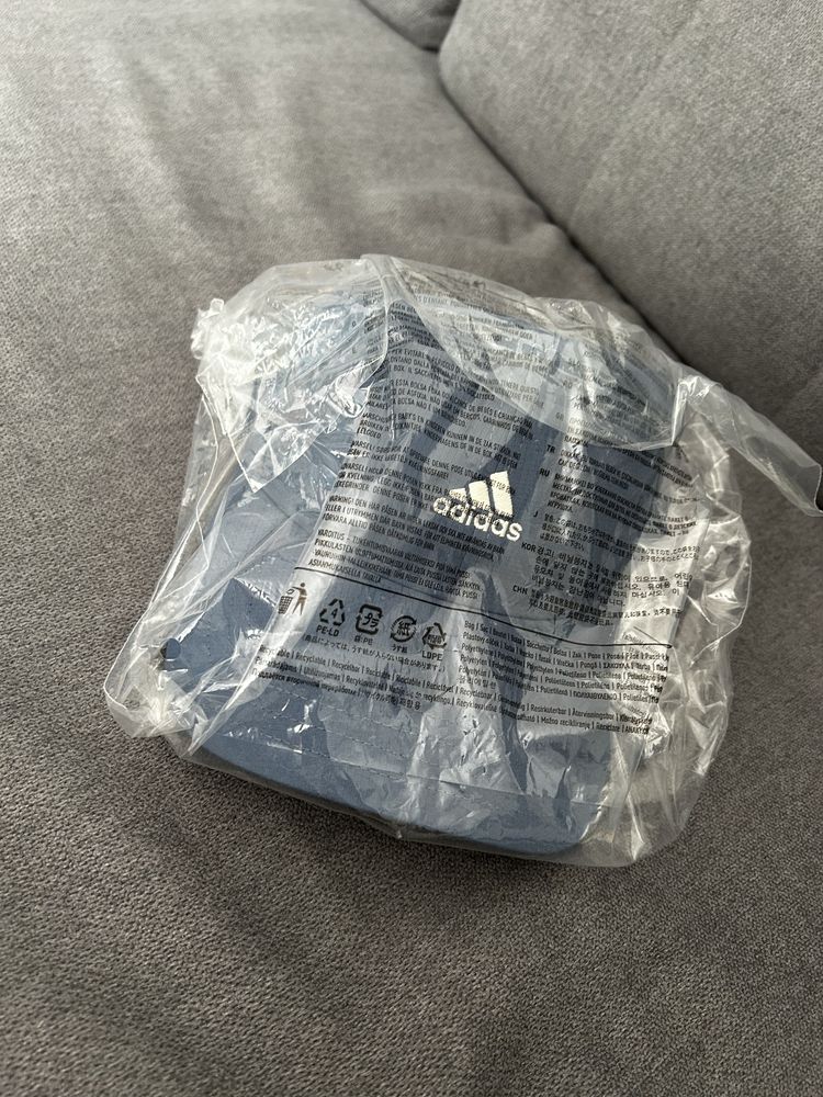 Czapka Adidas Nowa z daszkiem