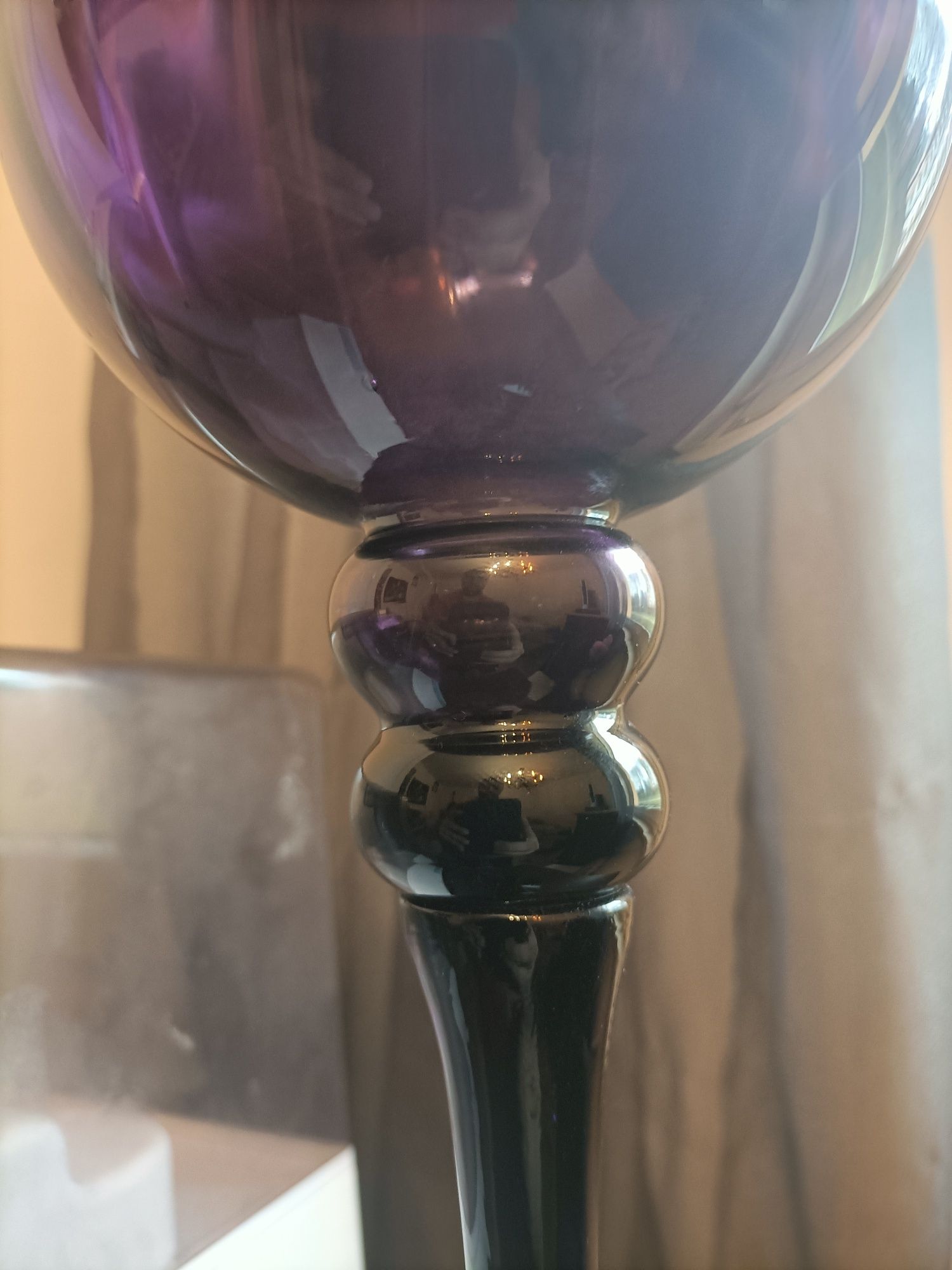 Duży fioletowy świecznik
