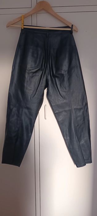 Calças couro, pele 34 Zara + casaco M
