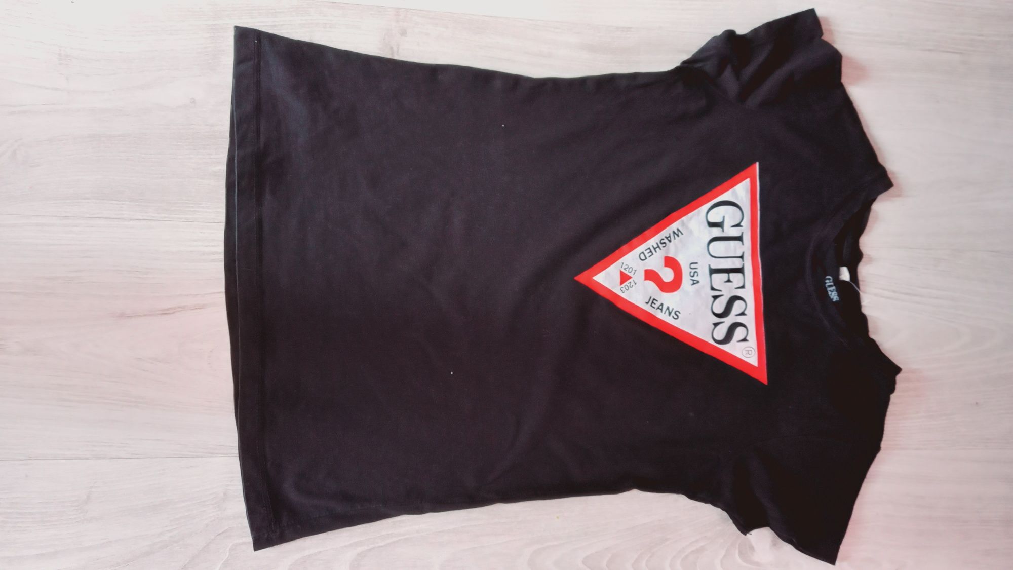 T-shirt damski oryginalny Guess S