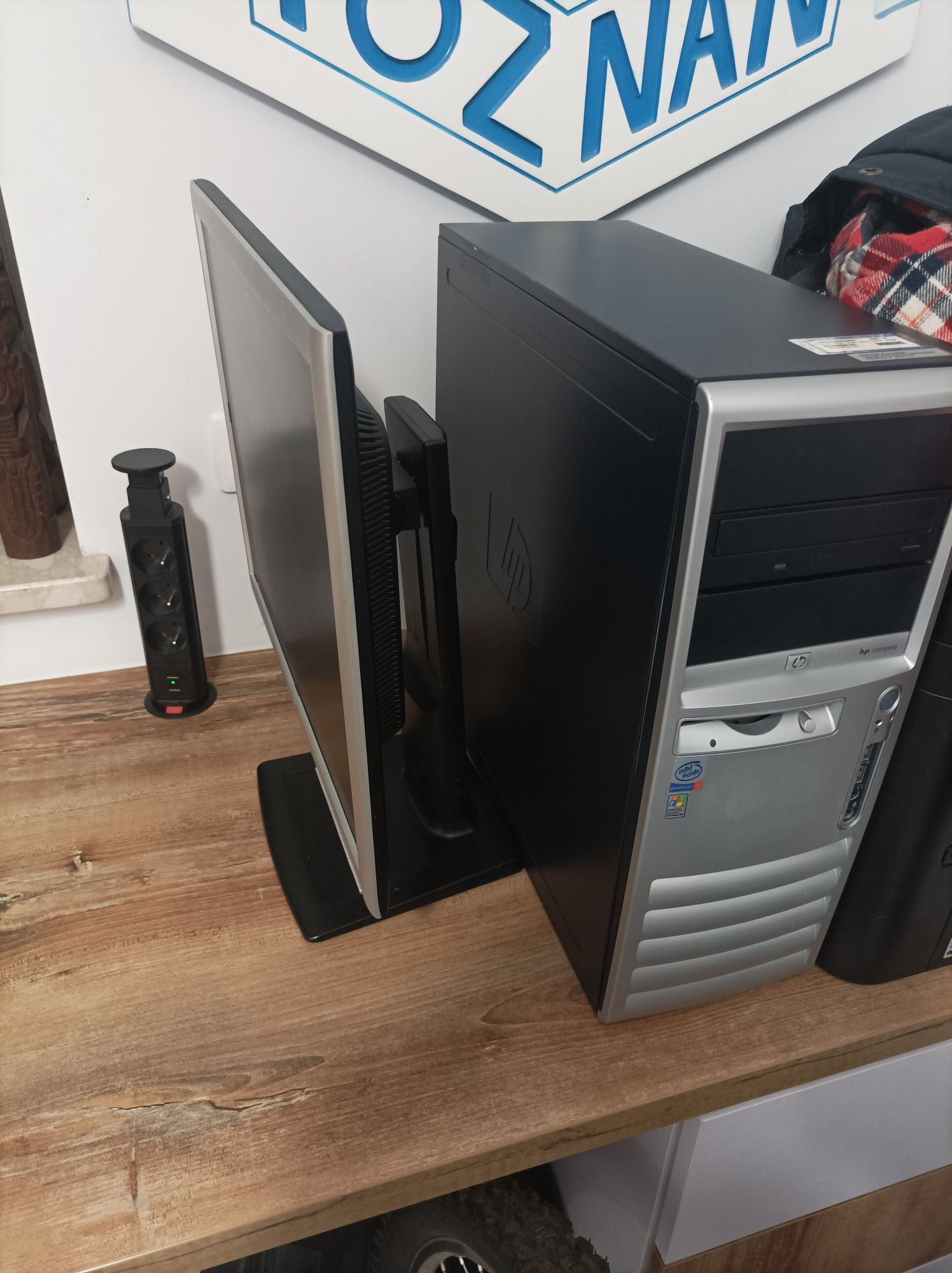 Stary komputer PC HP wraz z akcesoriami, grami itp. Duży zestaw.