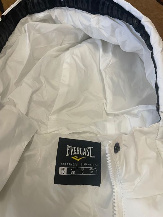 Стильна та тепла оригінальна куртка Everlast може бути унісекс