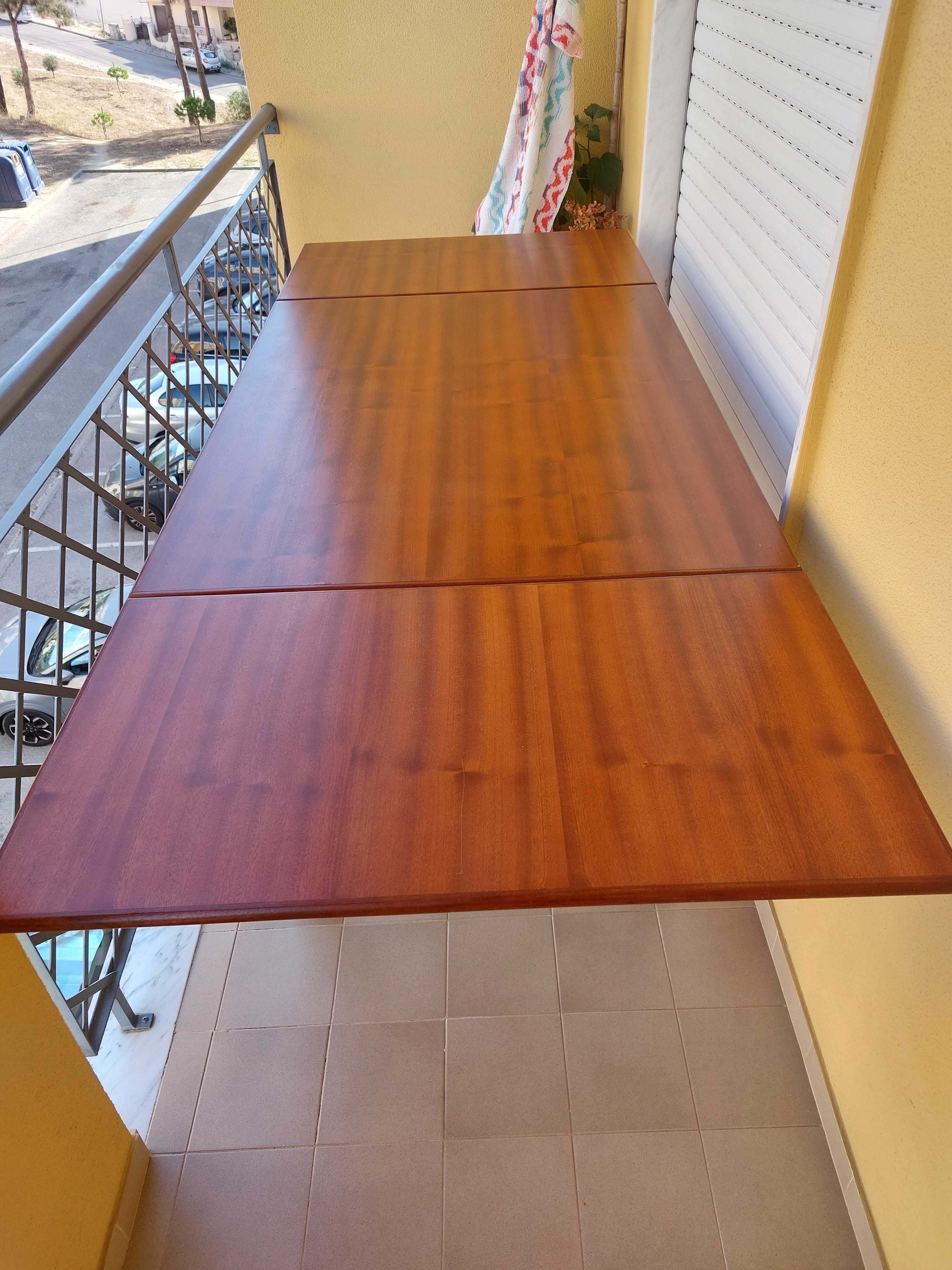 Mesa de sala em mogno maciço
