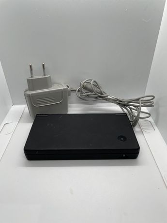 Konsola Nintendo DSi + charger