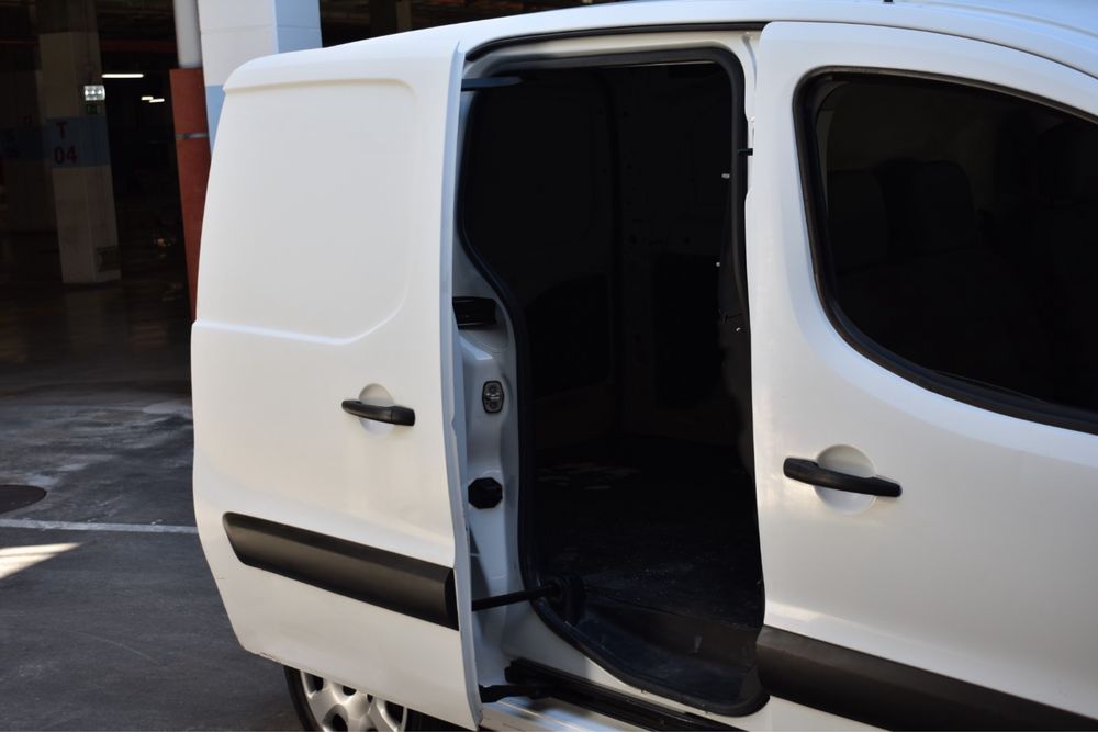 Peugeot Partner 2016 1.6HDI 100 muitos extras