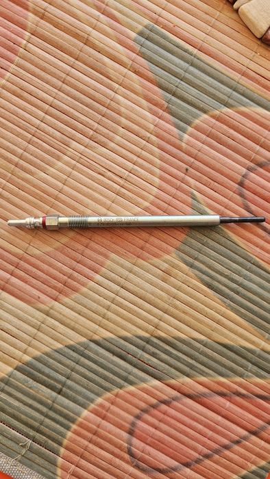 Продам свечи накала Bosch 0 250 403 008 для Мерседеса.