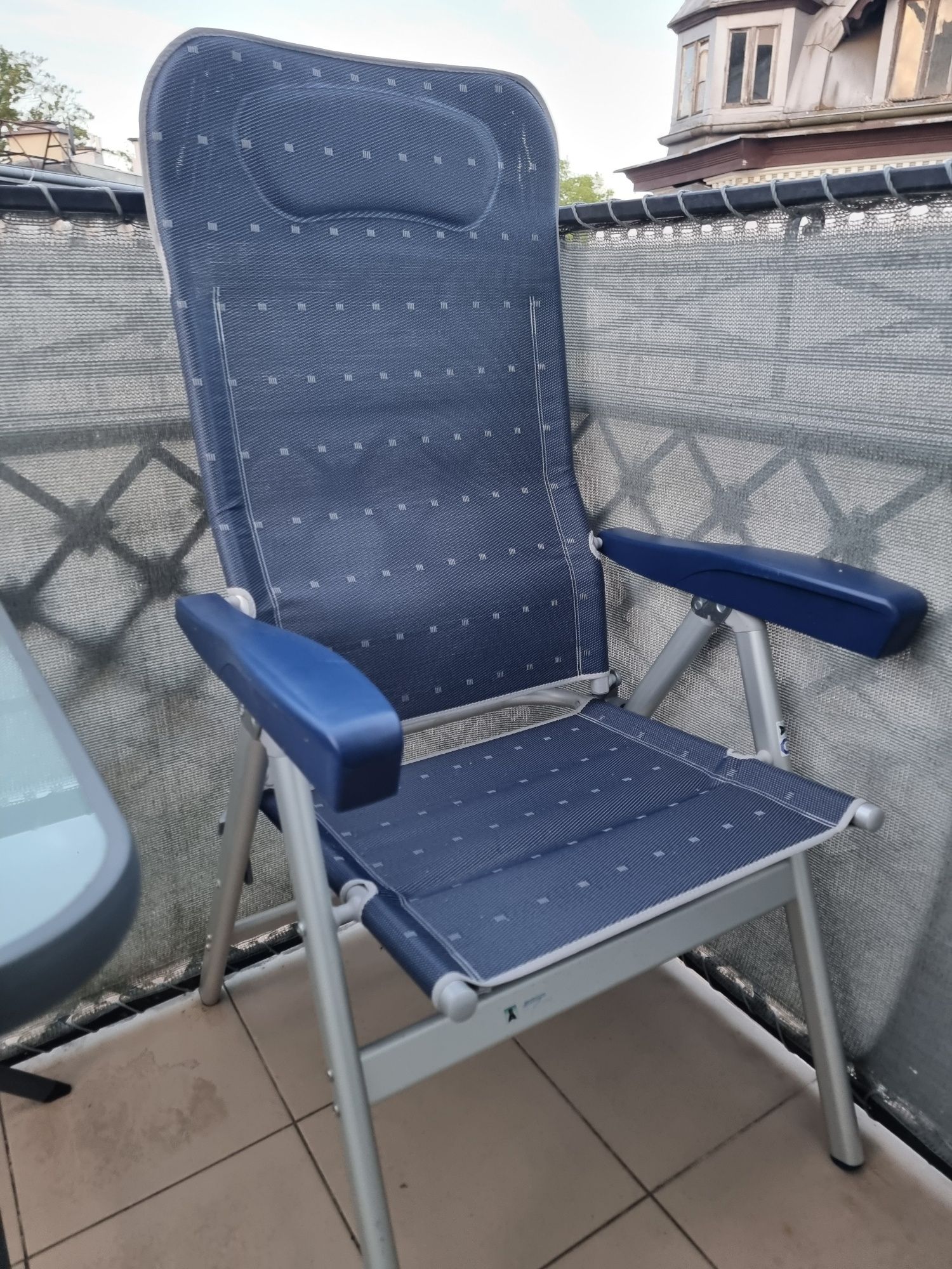 2 krzesła i stolik, balkon/ogród