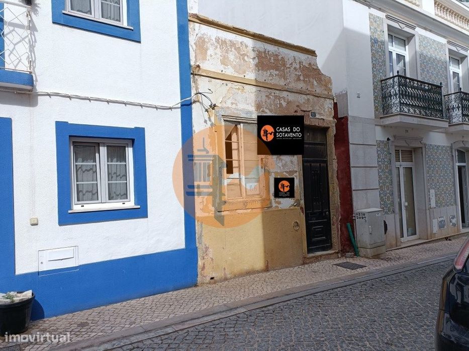 Casa Típica na Baixa de Olhão para recuperar.
