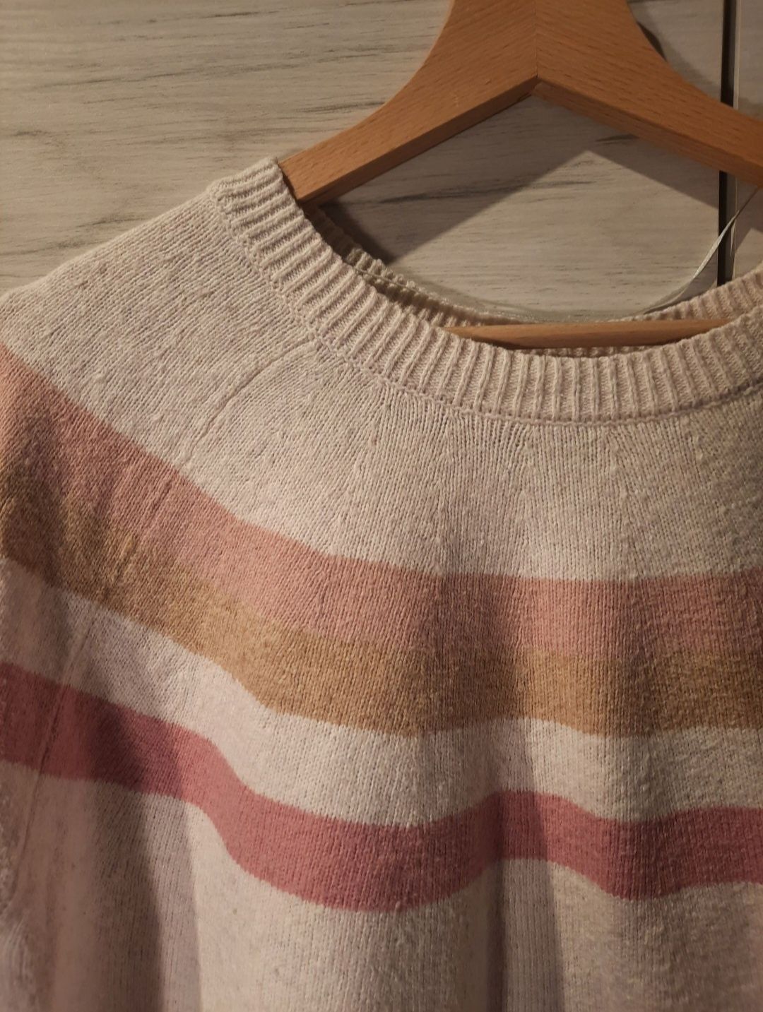 beżowy sweter Hampton Republic
