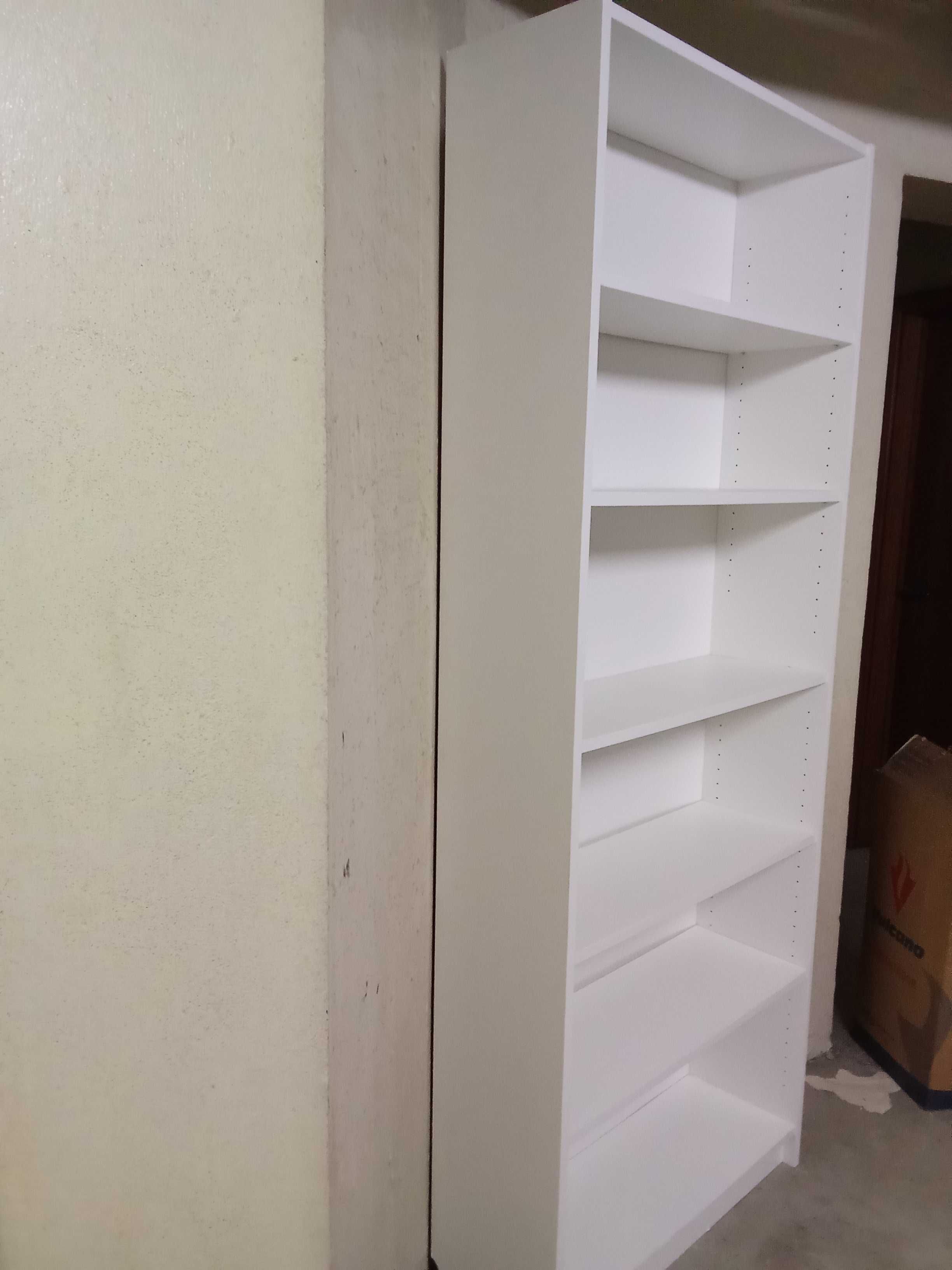 Vendo Estante com 6 prateleiras em bom estado.