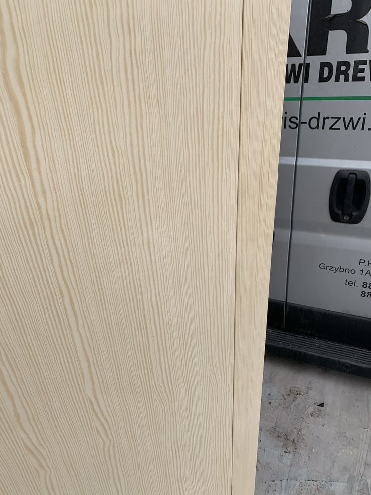 Drzwi wewnętrzne drewniane gładkie bezprzylgowe z ościeżnicą opaskową