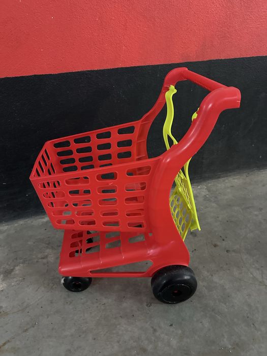 Cozinha e carro compras para brincar