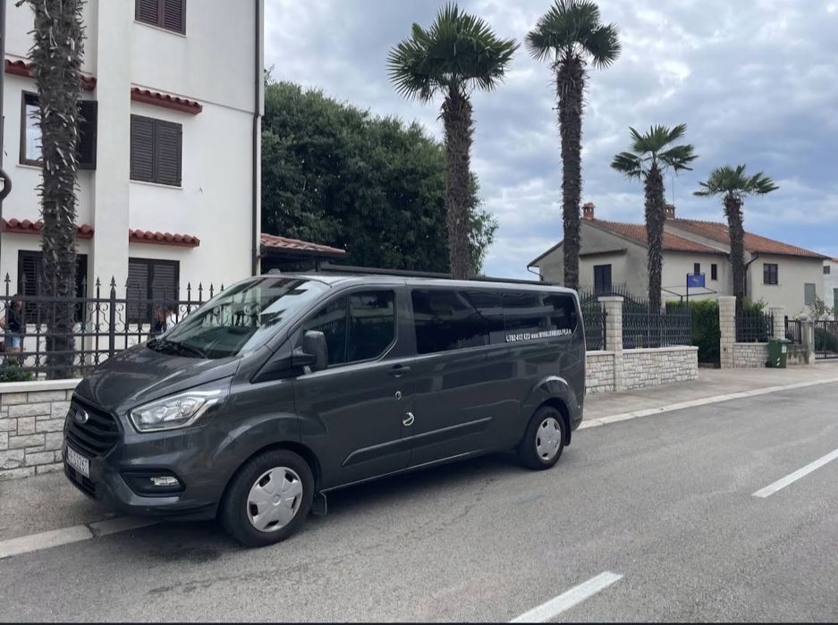 Wynajem busów osobowych-wypożyczalnia busów Fordy Custom 8-9 os