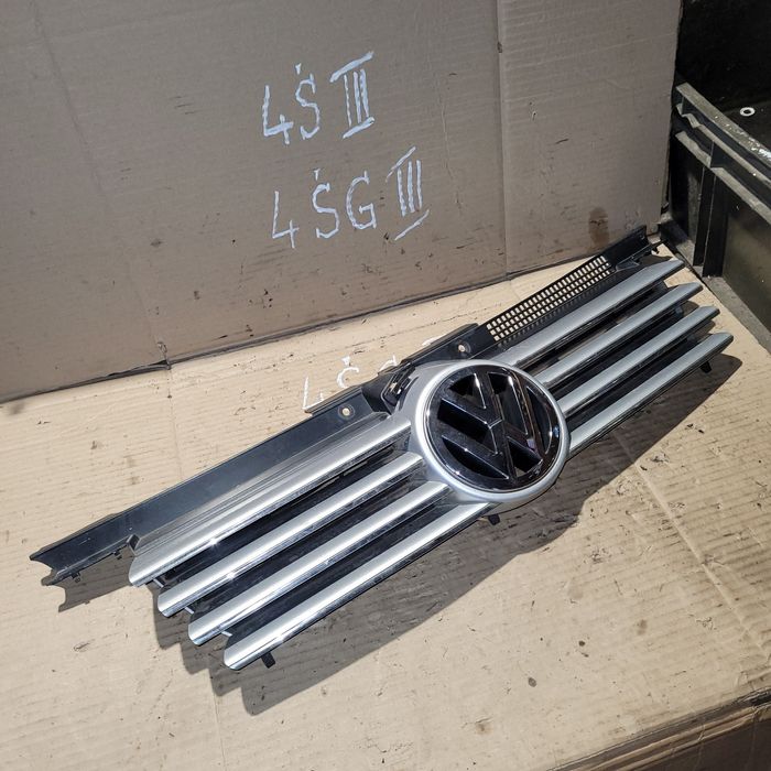Grill atrapa chromowana zderzaka przód vw bora 2002r LA7W