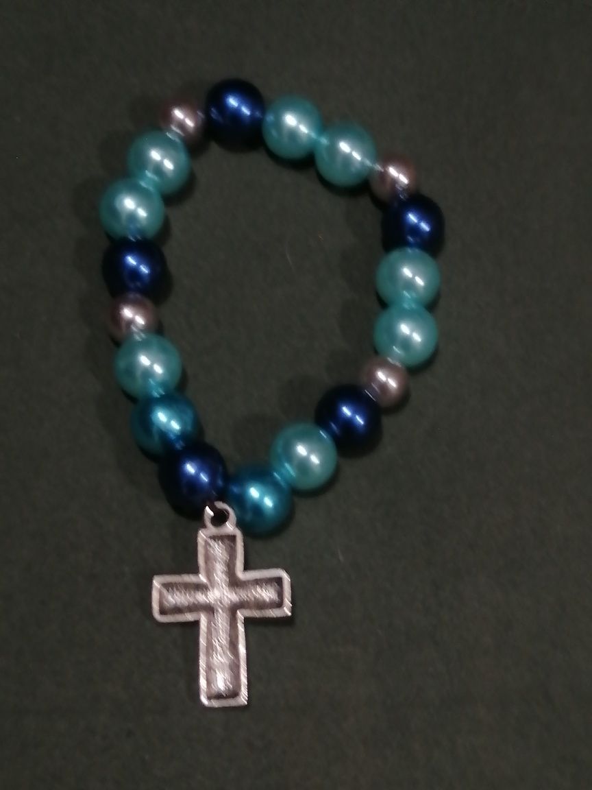Pulseira azul com cruz