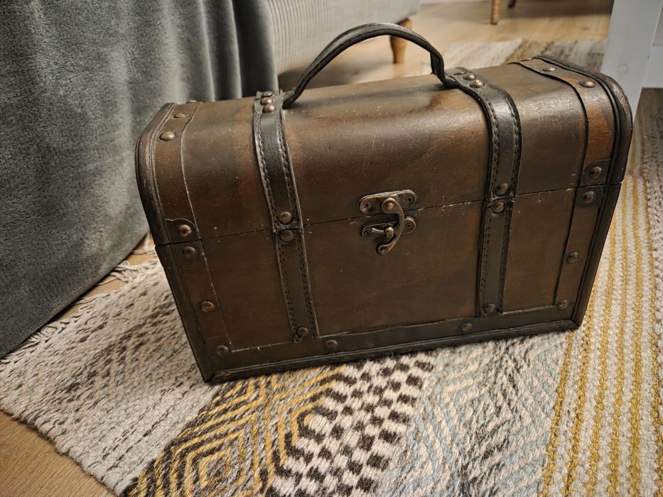 Retro drewniana skrzyneczka