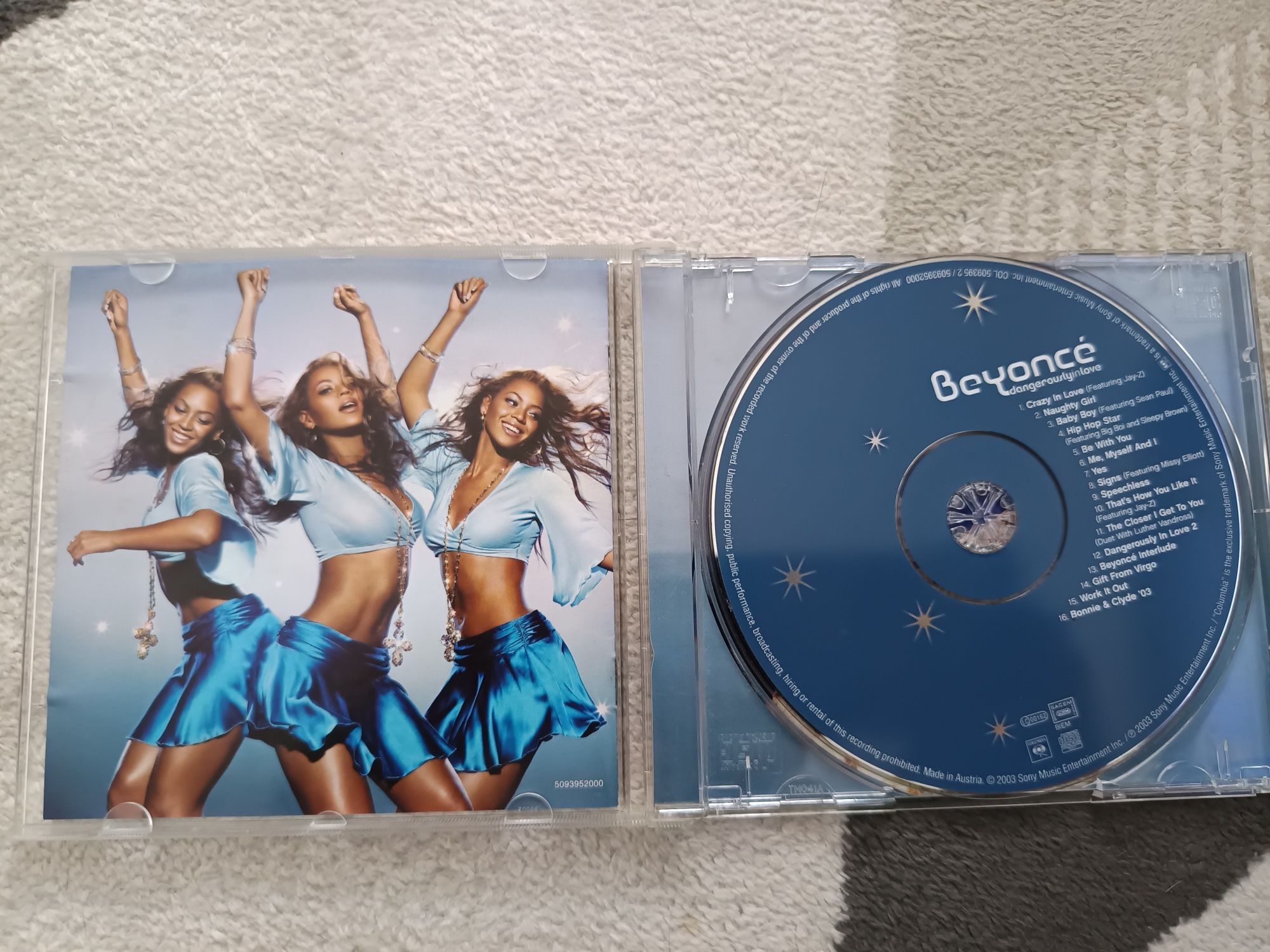 CD Beyoncé.  .  .