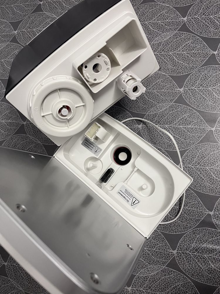 Зволожувач повітря Neoclima SP-65W без дефектів у відмінному стані
