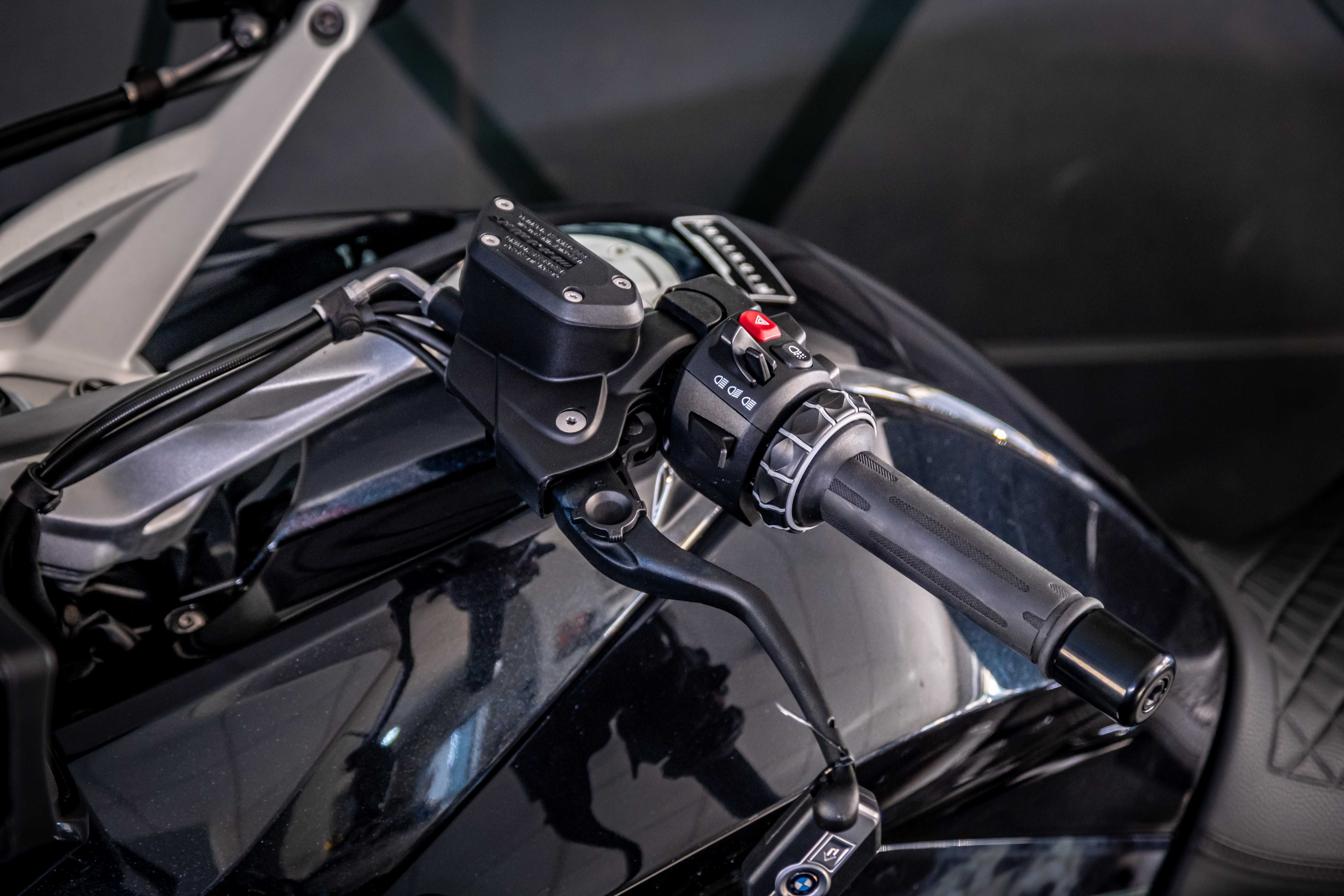 BMW K1600 Midnight