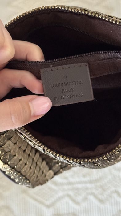 Złota torebka LV pochette