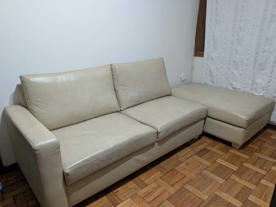 Sofá e mesa de centro