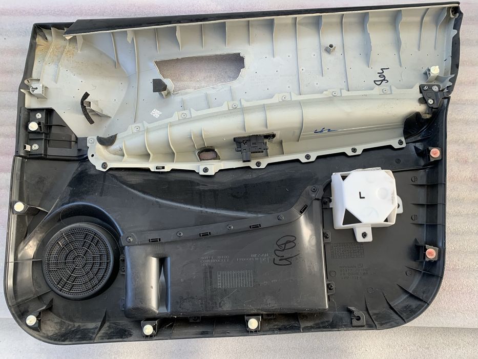 Стекло водительской двери QASHQAI j10, запчасти