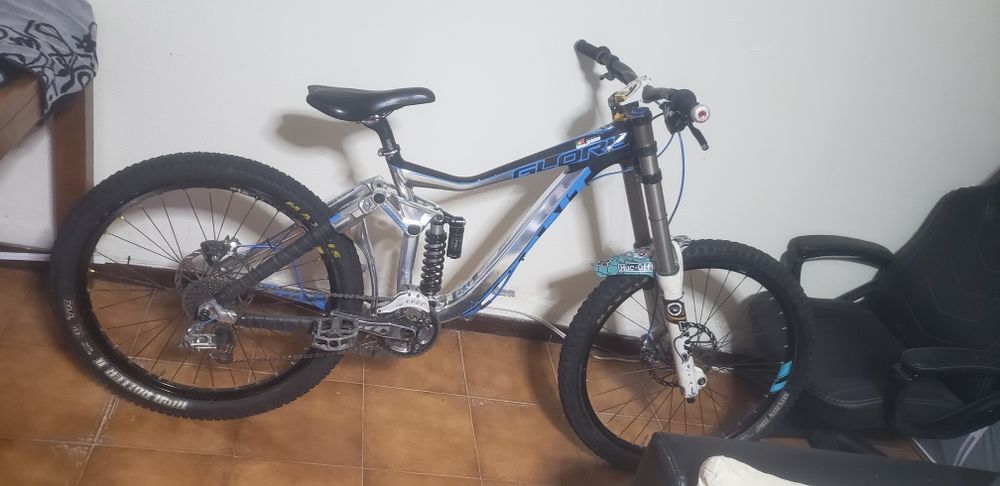 Bicicleta Giant Glory